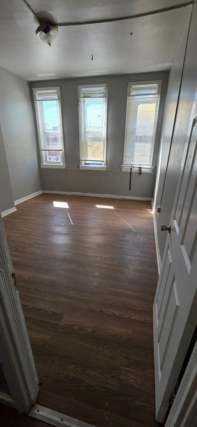 Building Photo - 409 S Gilmor St