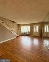 Building Photo - 4240 Sheffield Ave