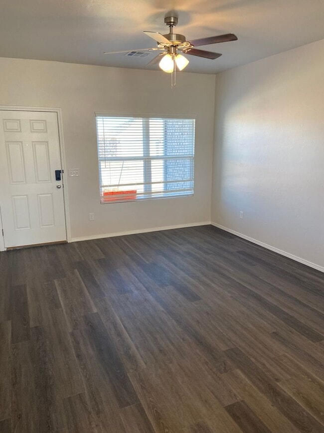 Building Photo - Three Bedroom | Two Bathroom Home in Fox H...