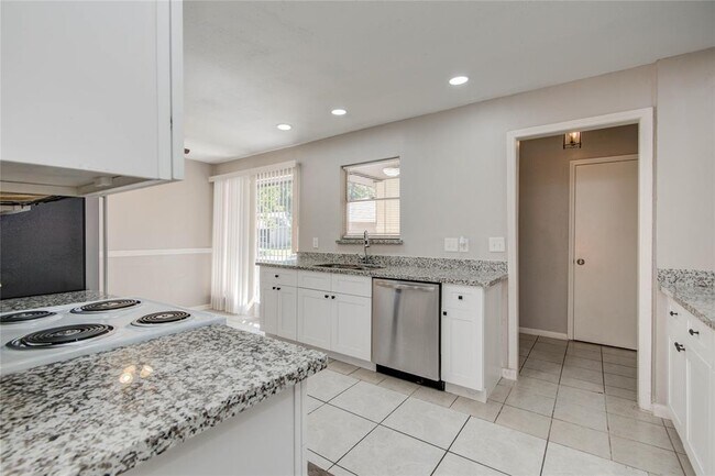 Foto del edificio - 25534 Pepper Ridge Ln