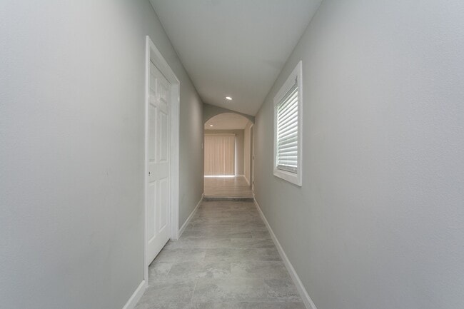 Building Photo - 4411 Knotty Oaks Trail