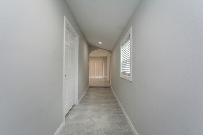Foto del edificio - 4411 Knotty Oaks Trail