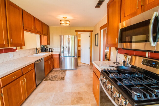 Building Photo - Zara's Cottage: Fully Furnished,  blocks t...
