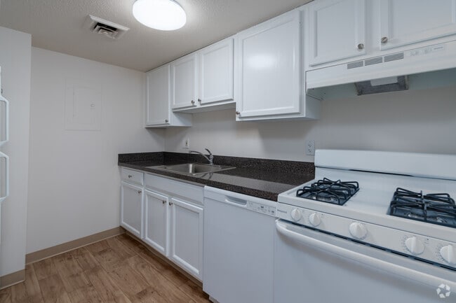 2BR, 1BA — 932SF - Kitchen - Kendall Crossing