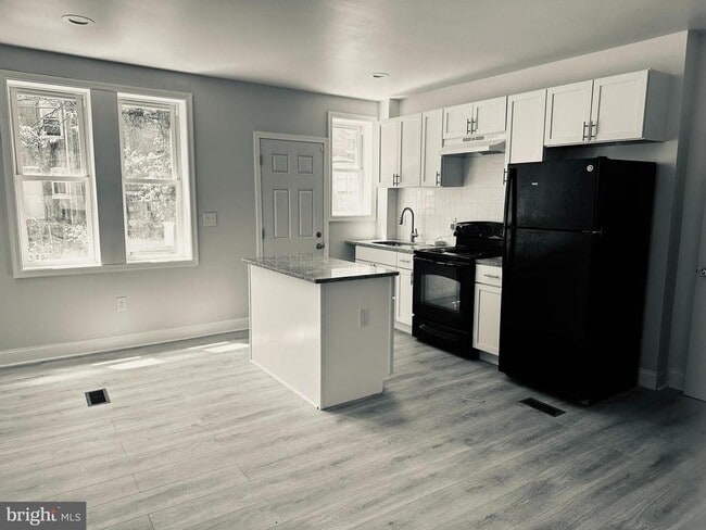 Building Photo - 2711 Lauretta Ave