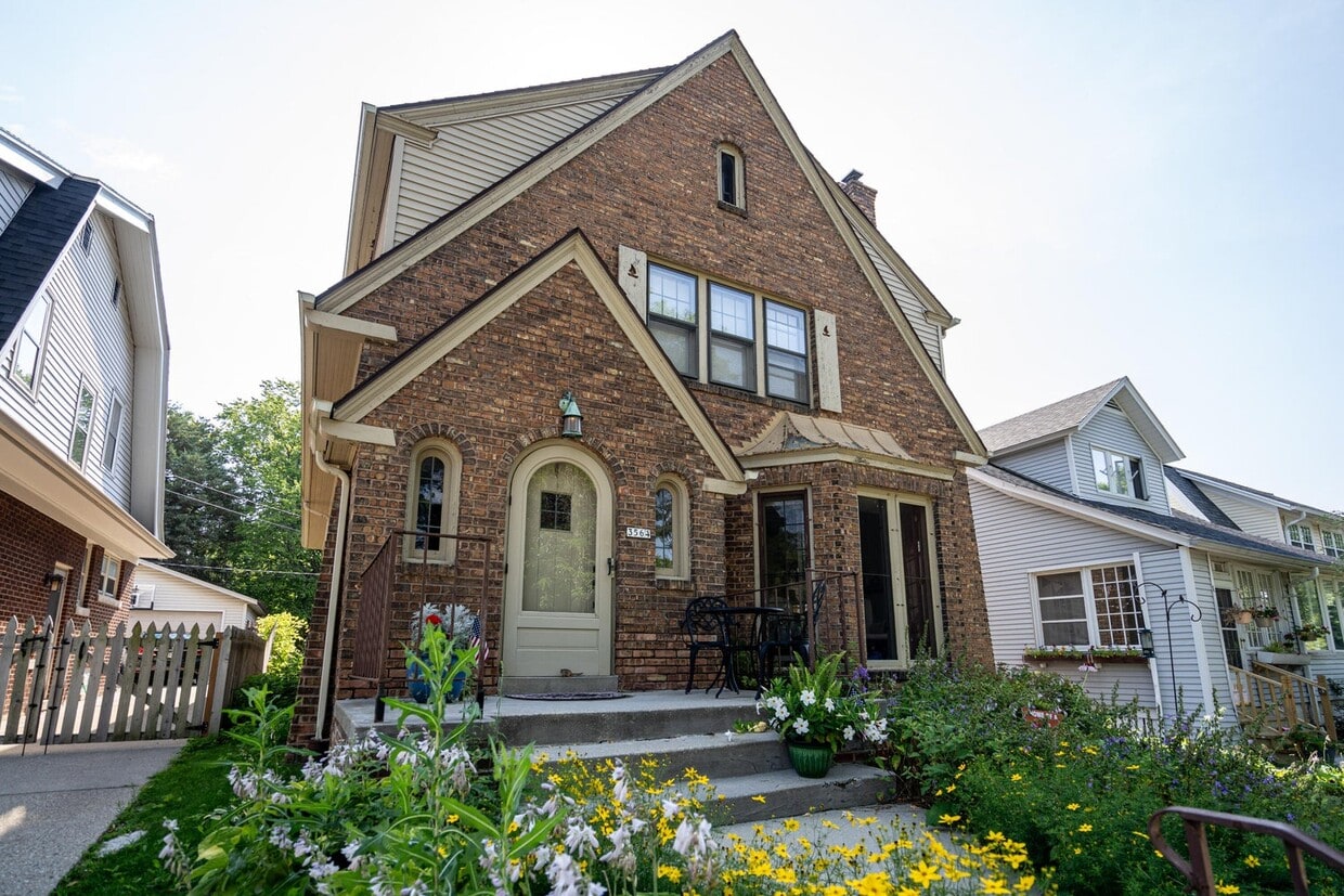 Primary Photo - 3564 N Murray Ave