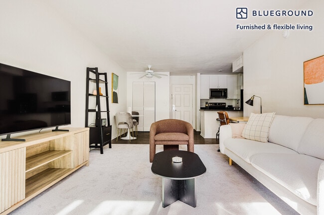 Foto del edificio - 3612 Barham Blvd