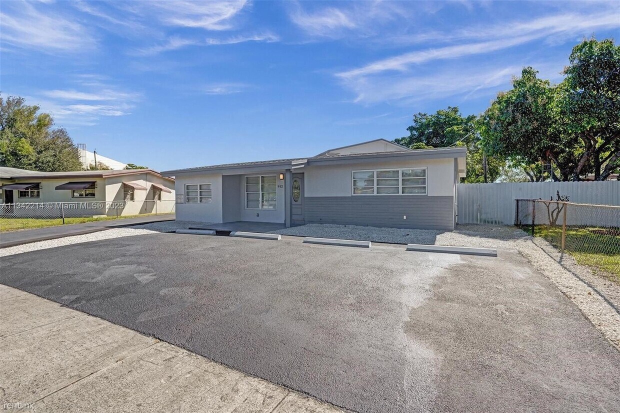 Primary Photo - 4 br, 2 bath House - 912 SW 22nd Ave # 5