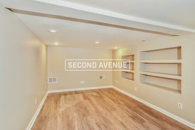 Building Photo - 610 S 40th ST