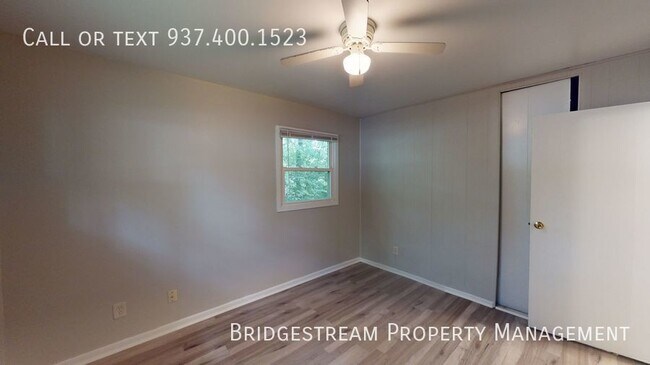 Building Photo - Nice 3 bedroom, 1.5 bath home with 1 car a...