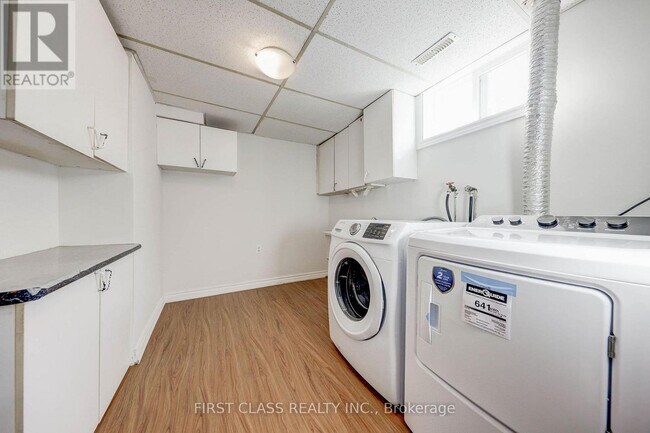 Photo du bâtiment - 214 Linden Ave