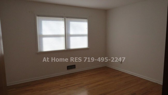 Foto del edificio - 321 N Sheridan Ave