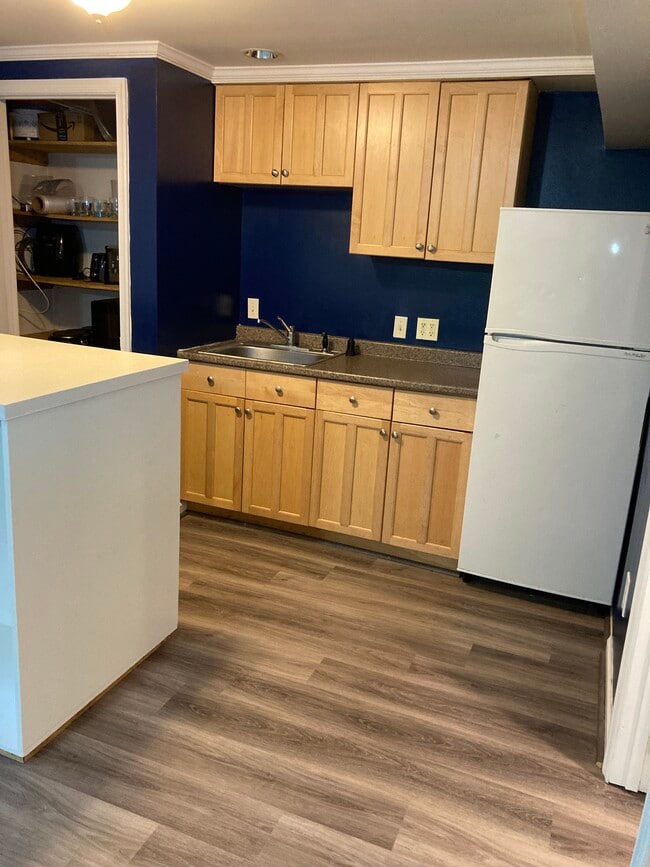 Building Photo - 500 Meadow Hall Dr