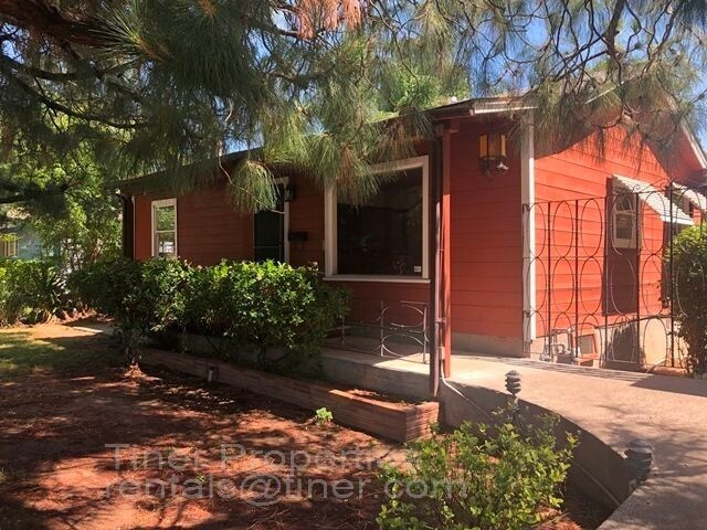 Primary Photo - 5000 Whitney Ave