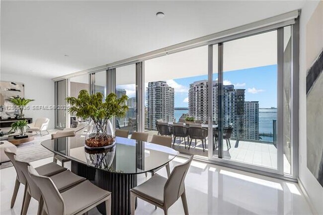 Foto del edificio - 300 Biscayne Blvd Way