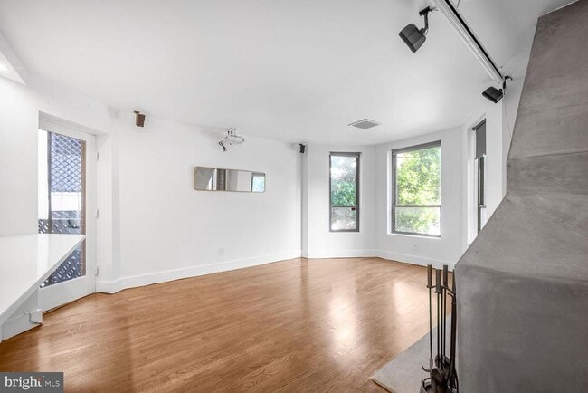 Building Photo - 2038 18th St NW