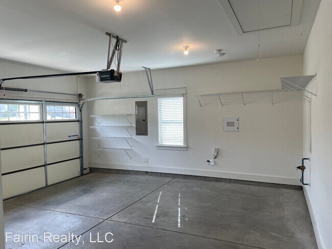 Foto del edificio - 3 br, 2 bath House - 4014 Valley Manor