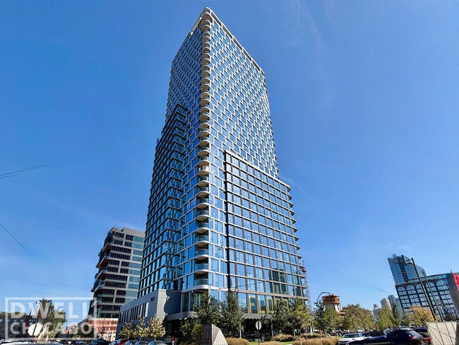 Building Photo - 327 N Aberdeen St