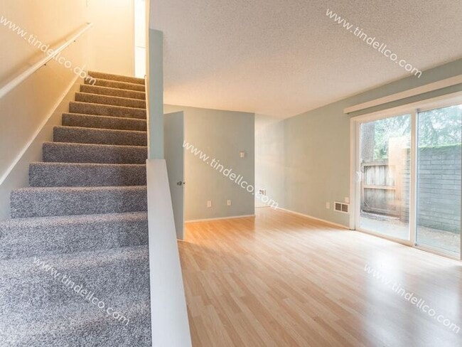 Building Photo - Charming Townhouse Style Home in Multnomah...