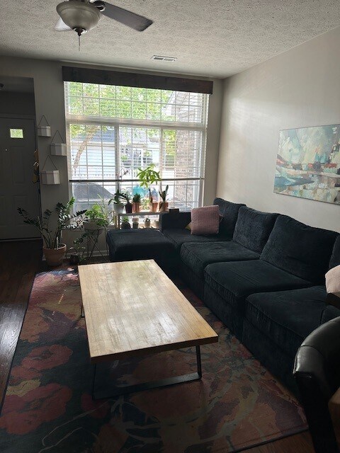 Foto del edificio - 8392 Enclave Blvd