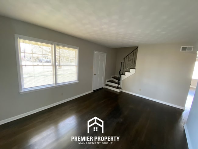 Building Photo - Spacious 4BR/2BA Home in Whitehaven | Hardwood Floors & 2-Car Garage