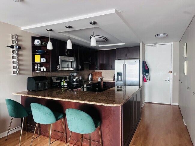 Kitchen - 2020 N Lincoln Park W