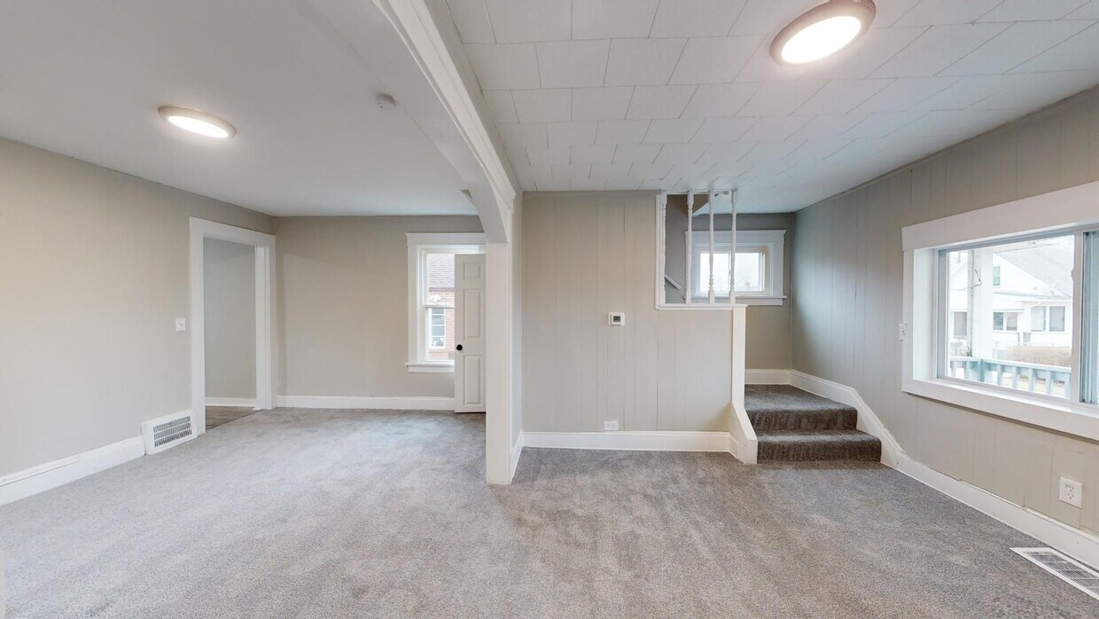 Primary Photo - Westpark / Jefferson Area - 3 Bedrooms - 2...
