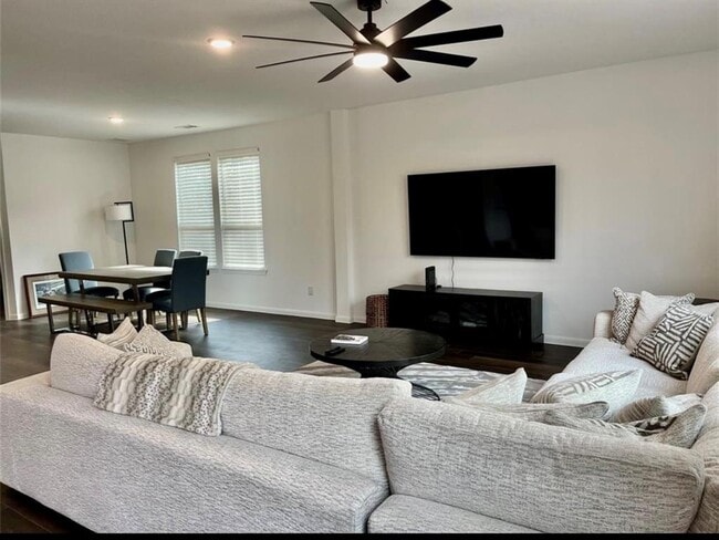 Building Photo - 256 Seven Pines