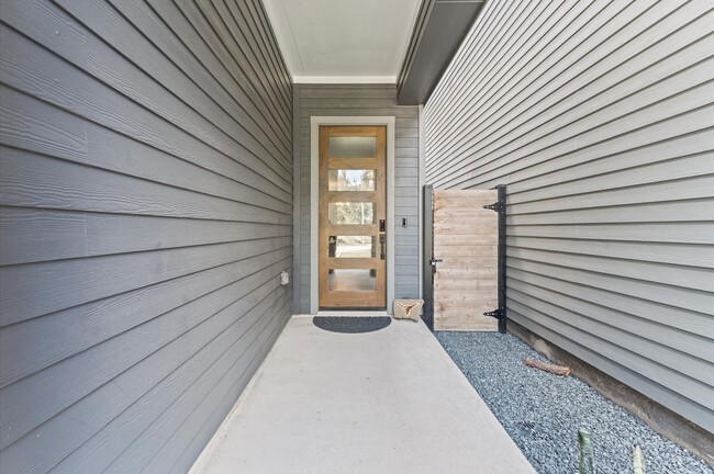 Building Photo - 1228 Wycliffe Dr