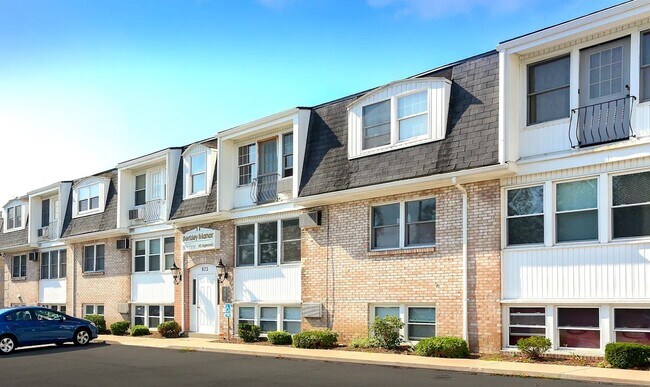 Foto del edificio - Berkley Manor Apartments