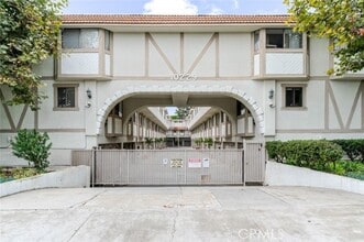 Building Photo - 10229 Variel Ave
