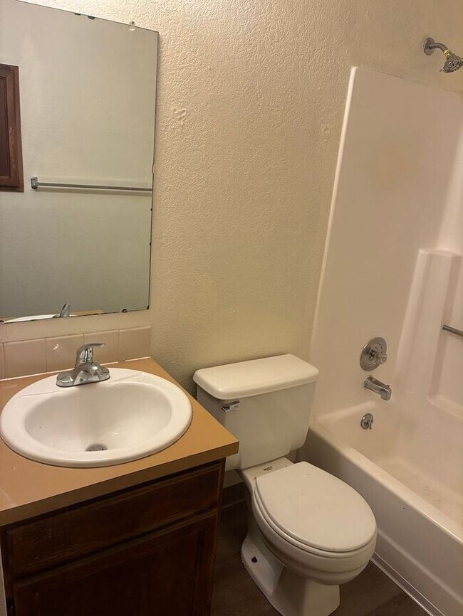 Foto del edificio - Cozy 2 Bed/1 Bath Apartment in North Lovel...