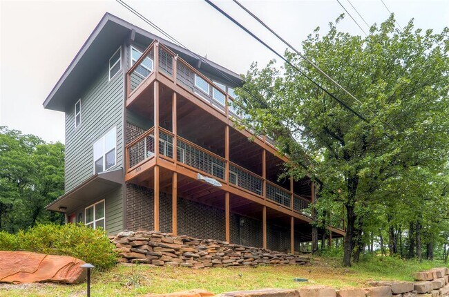 Lado de la calle - 189 Queens Dr