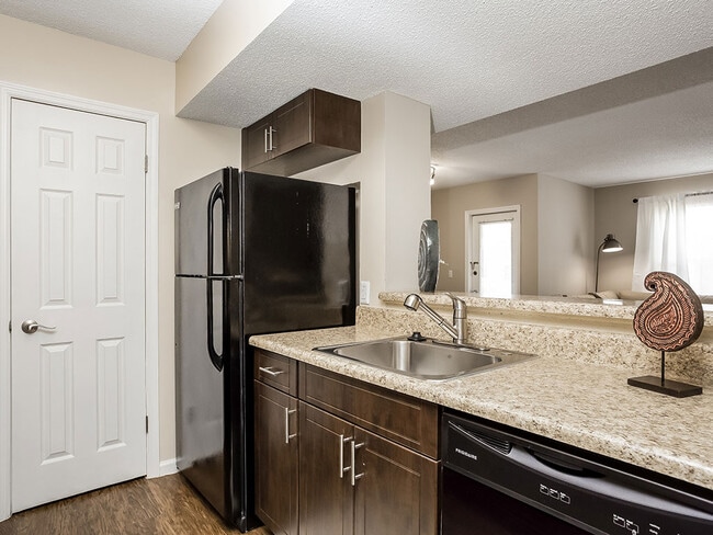 Building Photo - Tuscany Pointe at Somerset Place Apartment Homes