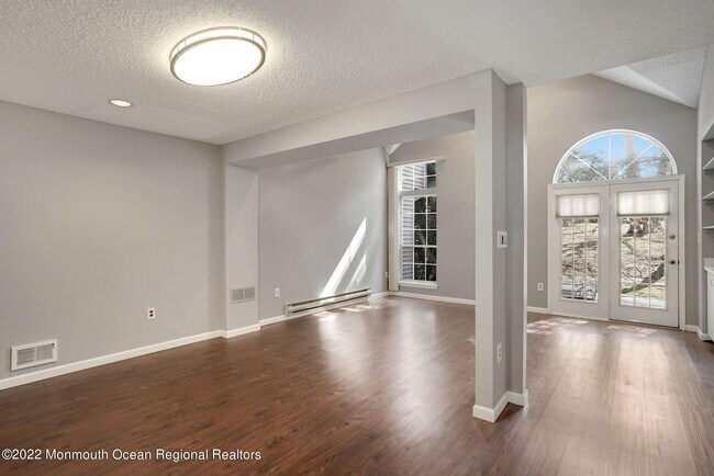 Building Photo - 262 Daffodil Dr