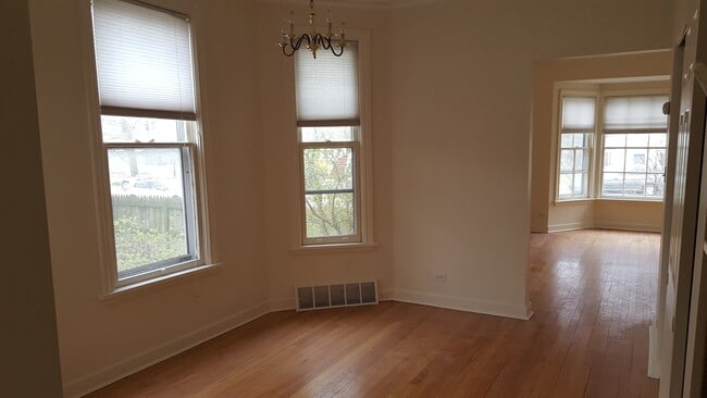Building Photo - 1448 Wilmette Ave