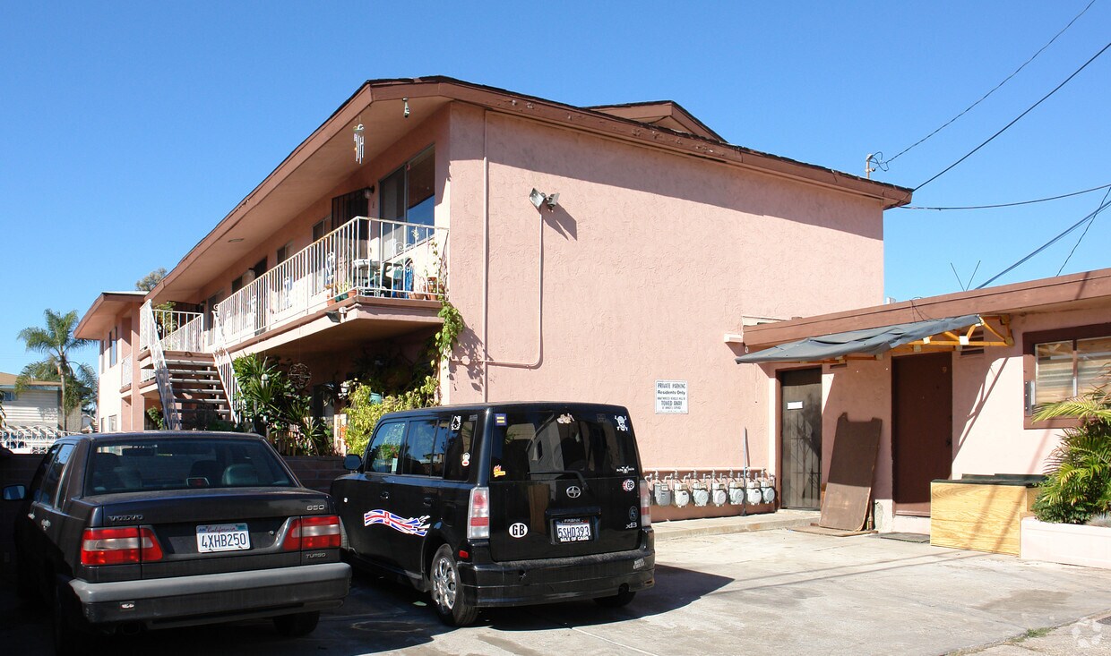 Building Photo - 3843 Wilson Ave