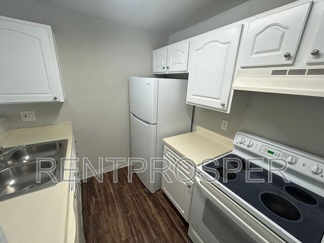 Photo - 4760 Walden Cir Apartment