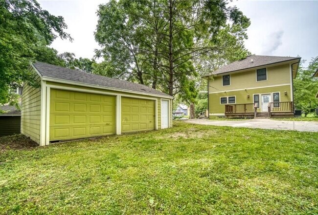 Building Photo - 3132 Kingman Blvd