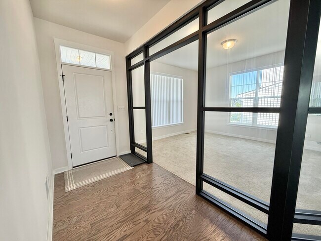 Building Photo - 6394 S Trailwoods Dr