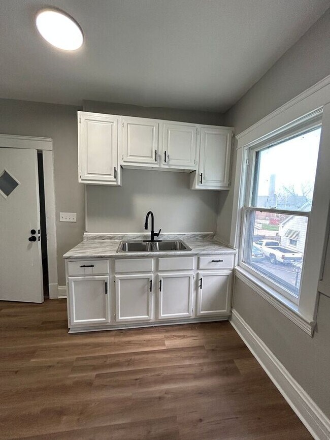 Foto del edificio - 2932 E 118th St
