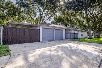 Building Photo - 2716 Pinecone Ln