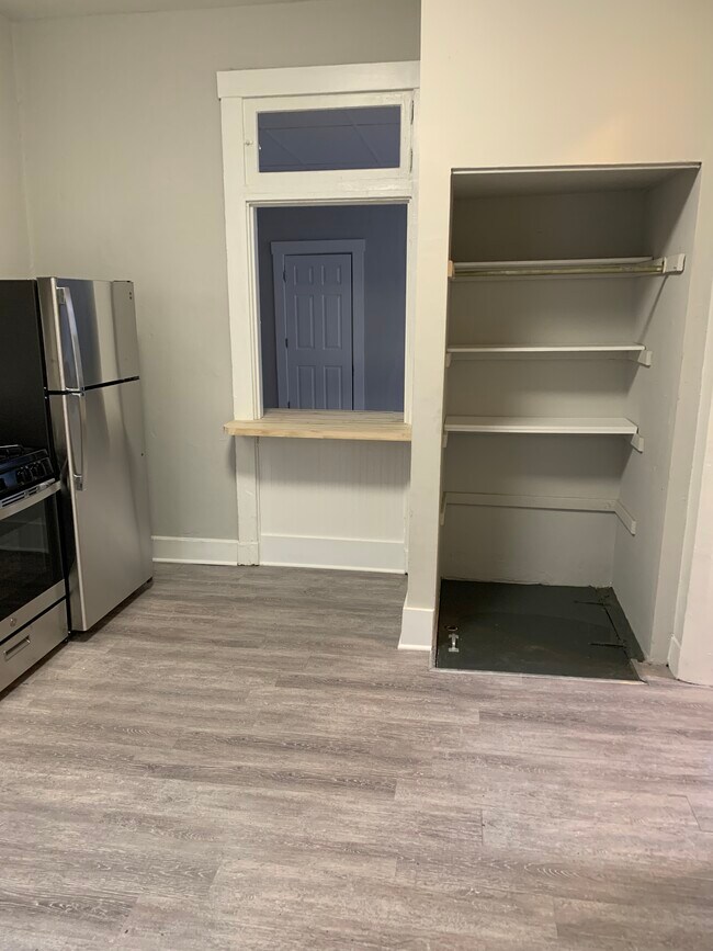 Cocina con pasaplatos - 4142 Chambers St