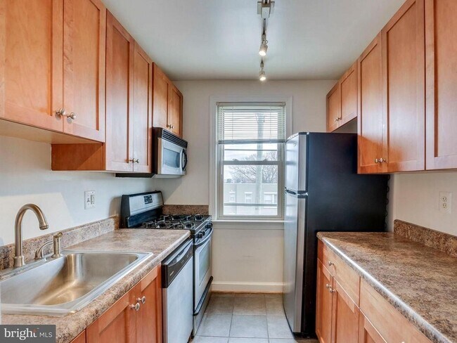 Foto del edificio - THE BROOKLAND |Top Floor Apt in Boutique B...
