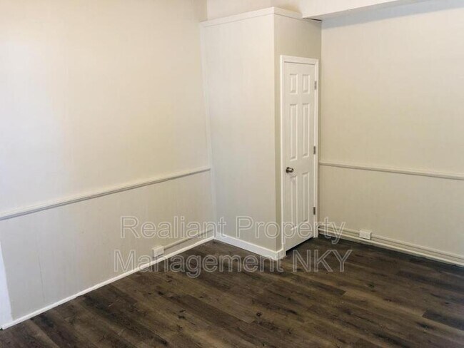 Foto del edificio - 421 E 16th St