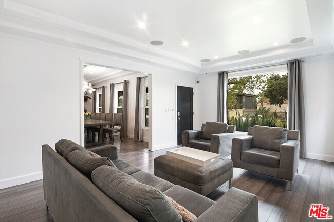 Foto del edificio - 616 N Formosa Ave