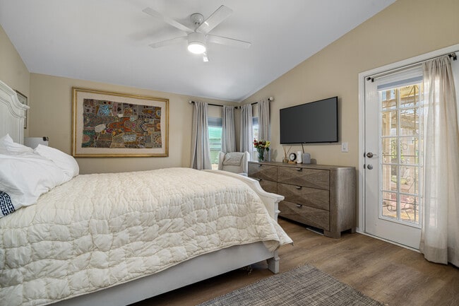 Building Photo - 159 Estrada Way