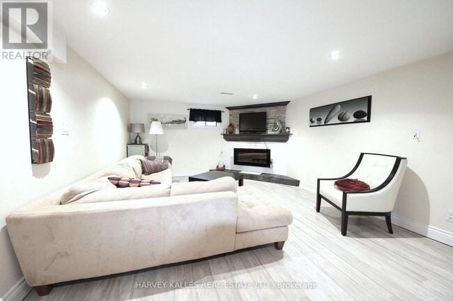 Building Photo - 19 Fallowfield Rd