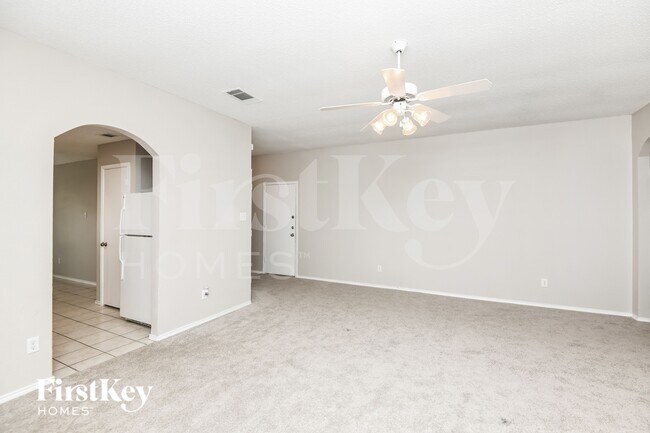 Foto del edificio - 2529 Rivers Edge Dr