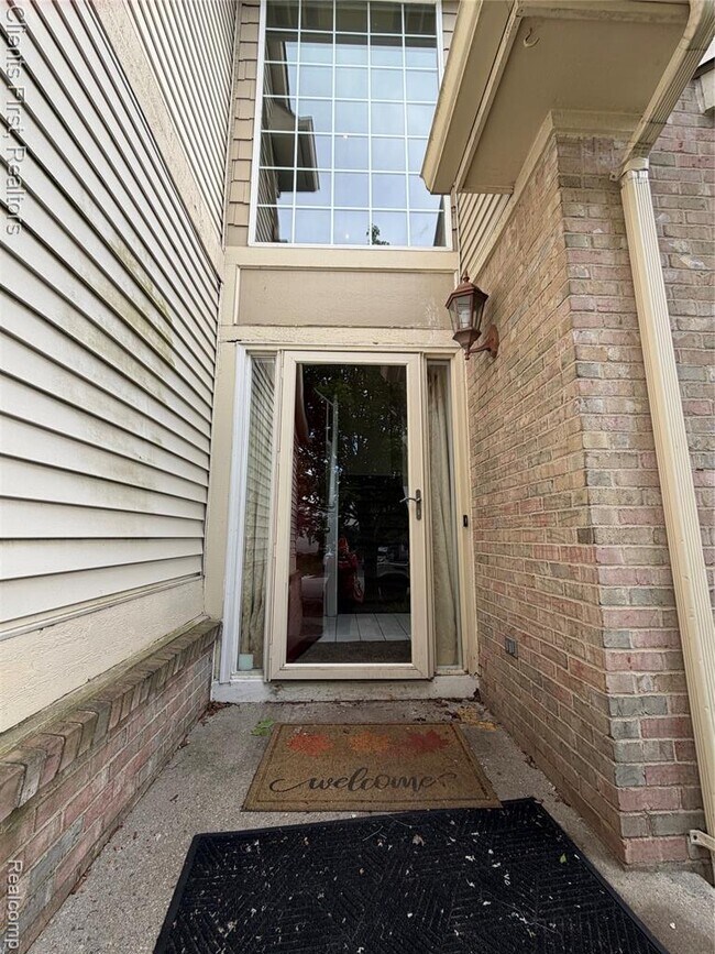 Building Photo - 35285 Pennington Dr